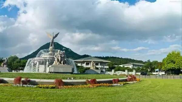 高端拉床,專用機床,內(nèi)拉床,外拉床,數(shù)控機床,自動化生產(chǎn)線,工業(yè)機器人