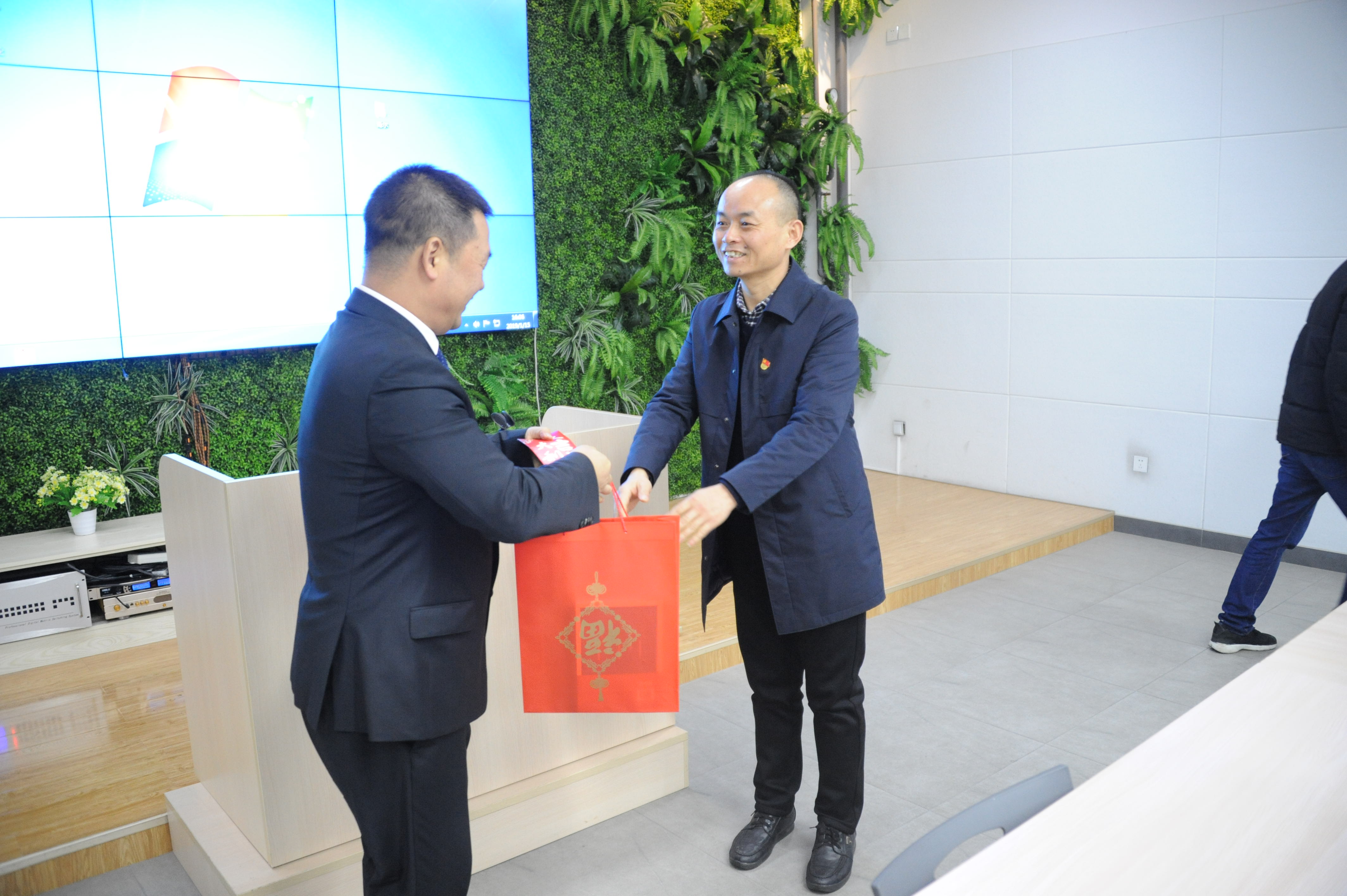 高端拉床,專用機(jī)床,內(nèi)拉床,外拉床,數(shù)控機(jī)床,自動化生產(chǎn)線,工業(yè)機(jī)器人,拉床,拉刀,自動化