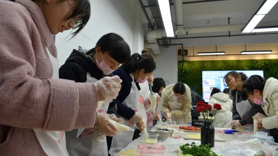 高端拉床,專(zhuān)用機(jī)床,內(nèi)拉床,外拉床,數(shù)控機(jī)床,自動(dòng)化生產(chǎn)線,工業(yè)機(jī)器人,拉床,拉刀,自動(dòng)化